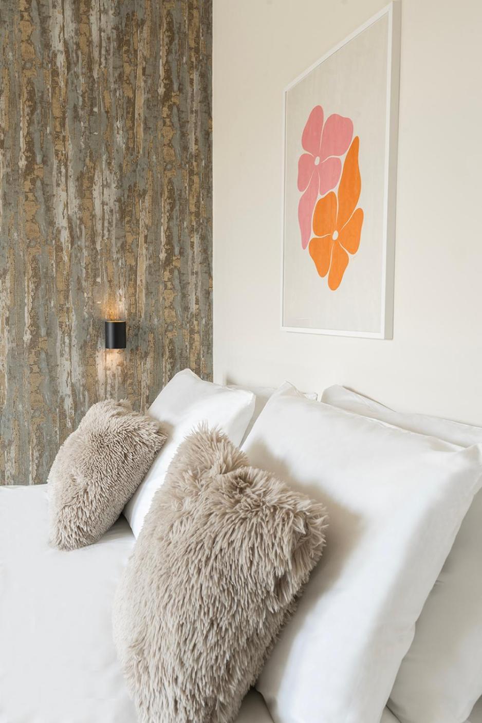 Prestigious Designer In Apartment