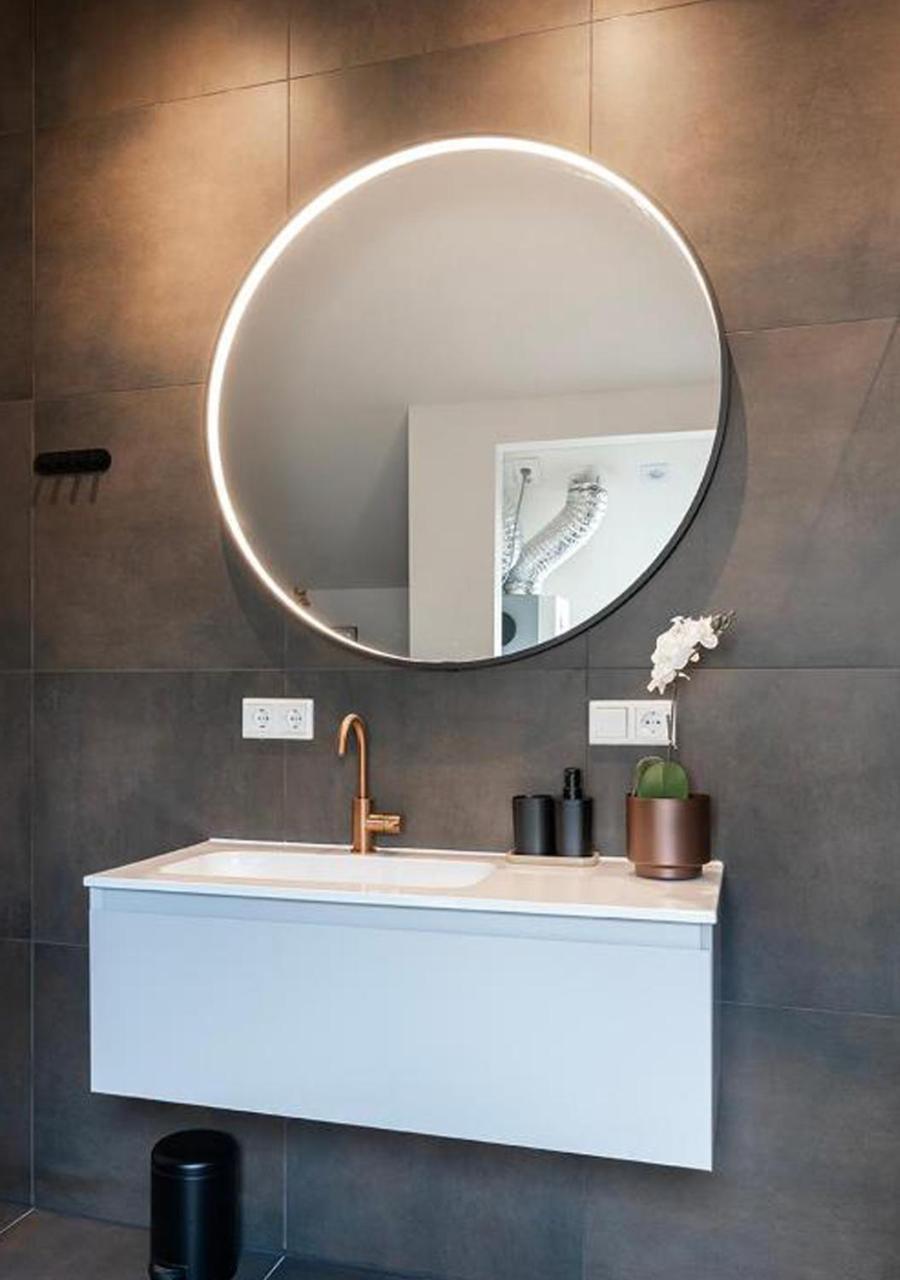 Prestigious Designer In Apartment